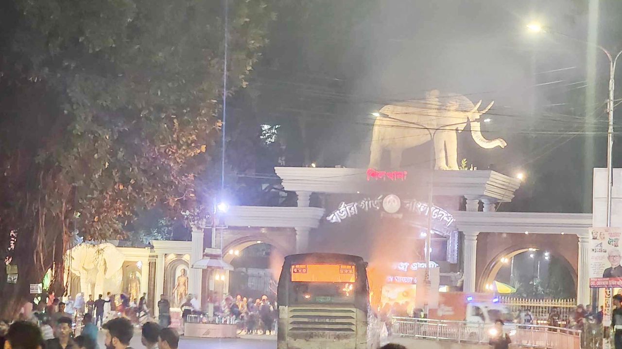 সন্ধ্যার পর রাজধানীতে ৪ বাসে আগুন