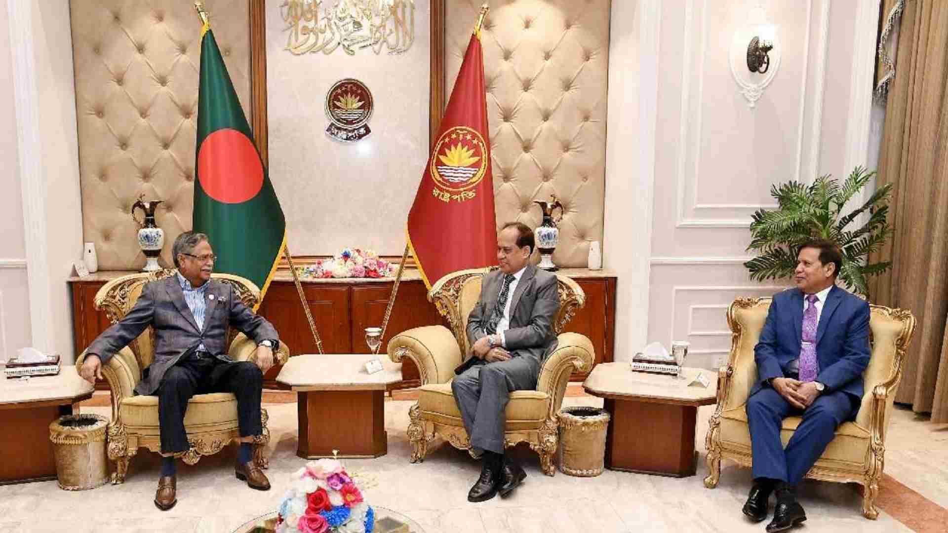 নির্বাচন সুষ্ঠু করতে নির্বাচন কমিশনকে দায়িত্বশীল ভূমিকা পালন করতে বললেন রাষ্ট্রপতি