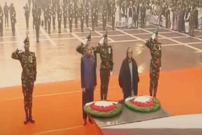 শহীদ বুদ্ধিজীবী স্মৃতিসৌধে রাষ্ট্রপতি ও প্রধানমন্ত্রীর শ্রদ্ধা নিবেদন