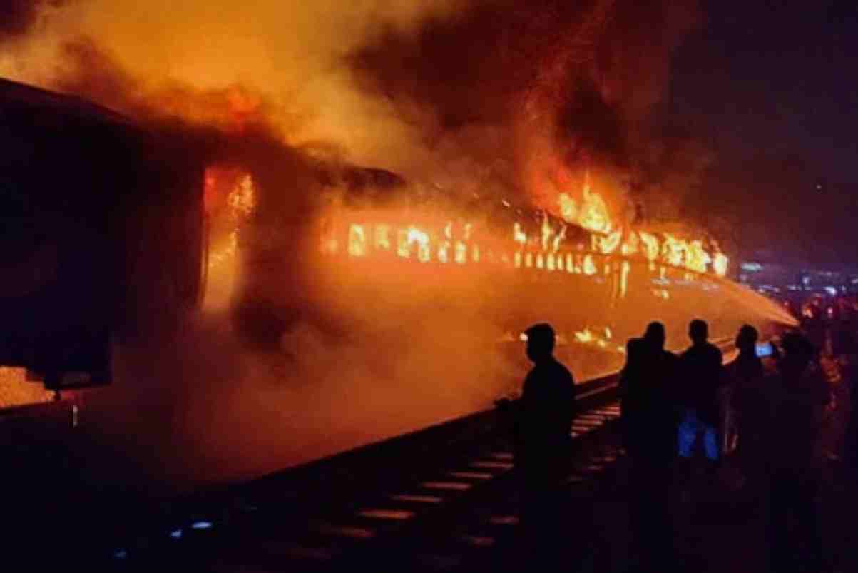 Benapole Express rail fire in Dhaka: 4 dead bodies recovered, 2 suspects arrested: police