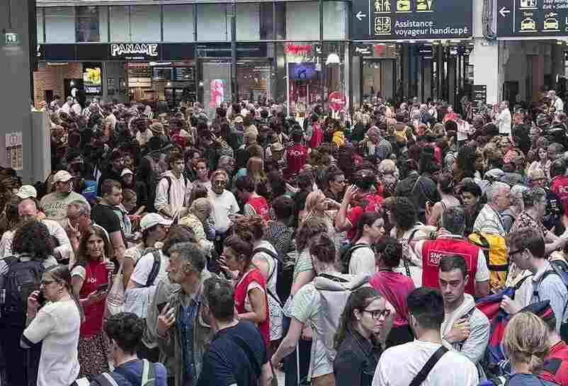 France Travel Disruption Is Expected To Last For Several Days
