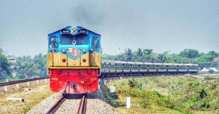 অবশেষে ১৩ দিন পর কড়া নিরাপত্তায় শুরু হলো ট্রেন চলাচল